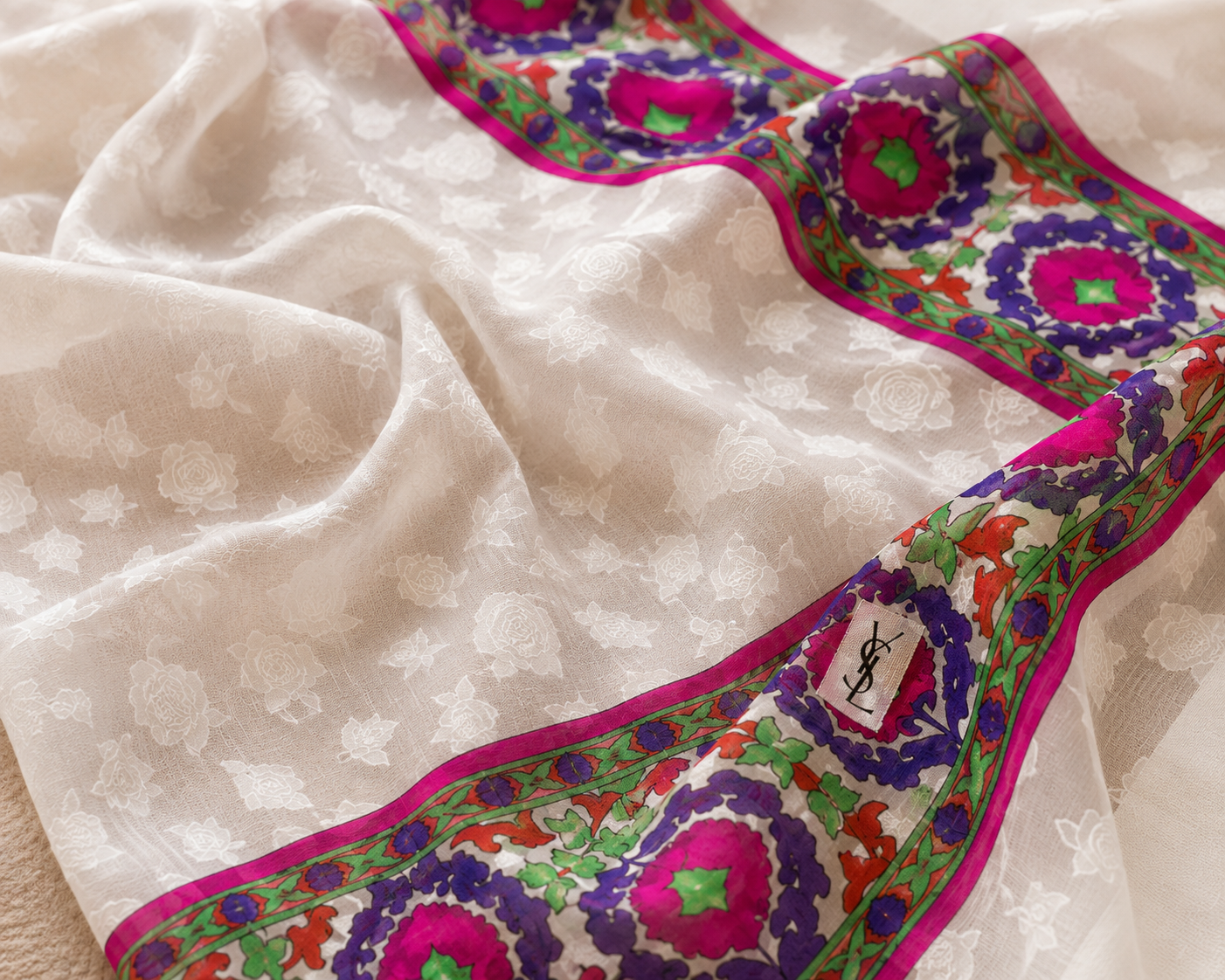 Yves Saint Laurent Foulard