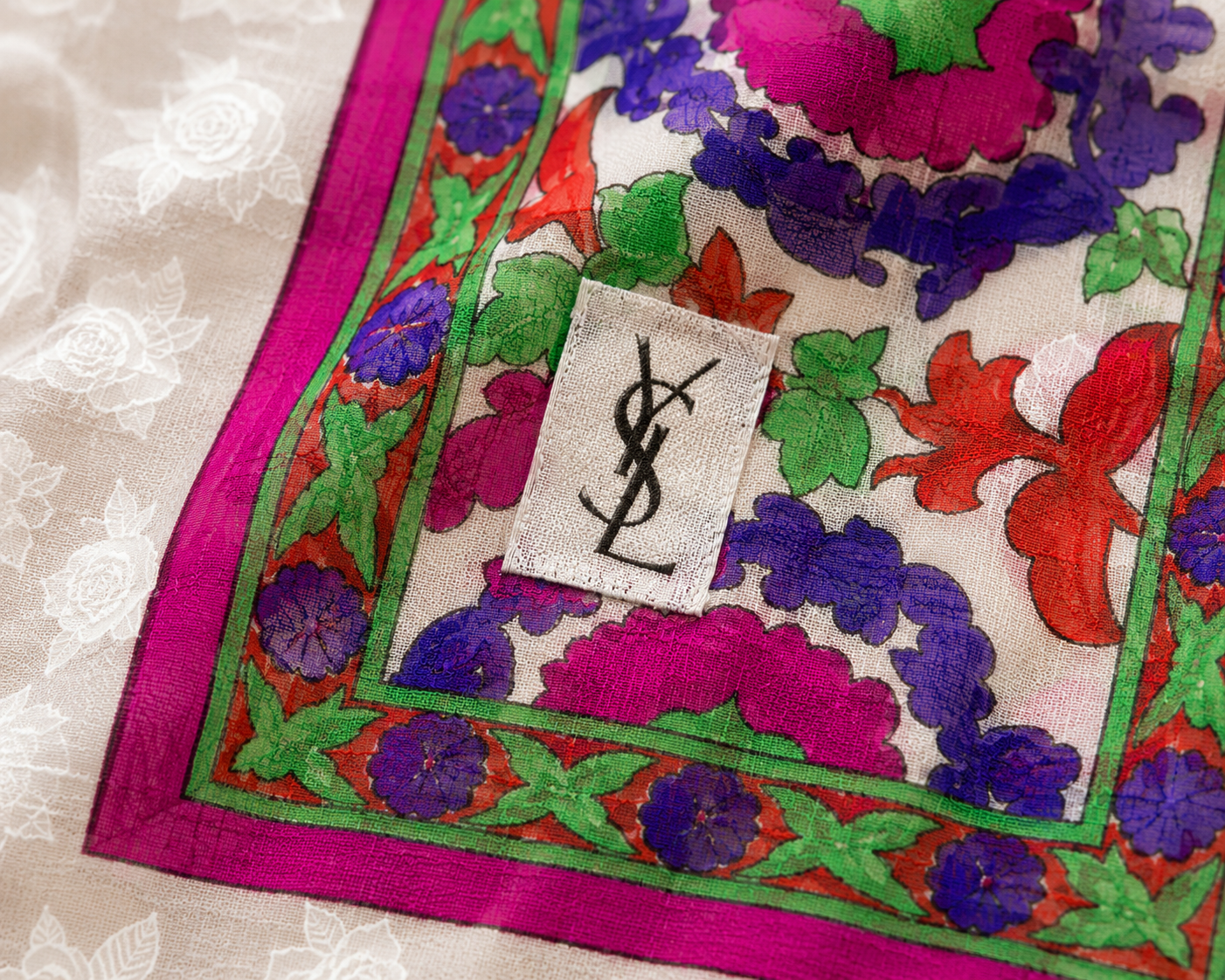 Yves Saint Laurent Foulard